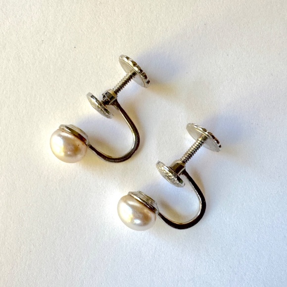 Richelieu Earrings, Vintage Screw Back, Faux Pearl - Picture 3 of 7